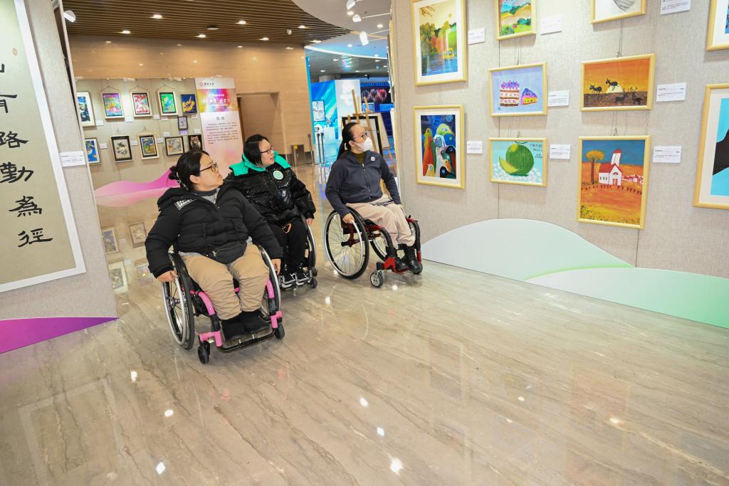 The Beijing Disabled Service Demonstration Center held the ＂Creating Arts Unlimited Sharing Culture＂ Hui Ai Fusion Art Exhibition