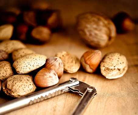 四类人最好别吃坚果