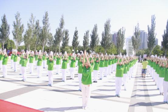 恒安中医院《脊柱保健操》亮相北京市民健身挑