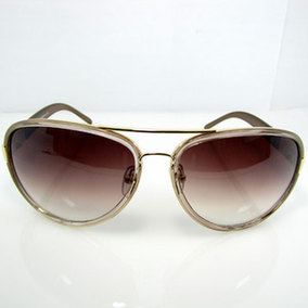 强度紫外线伤眼睛 夏季外出要带太阳镜