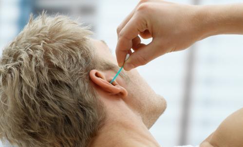 经常掏耳朵小心掏出癌症