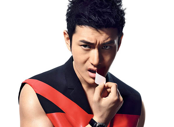 柳岩混搭张亮联袂下厨 不顾形象大快朵颐