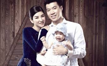 李小冉婚后更美腻 淡妆甜笑好皮肤获赞