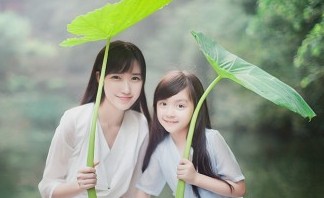 <em>小仙女与小</em>苹果美照走红 如天使下凡清新脱俗