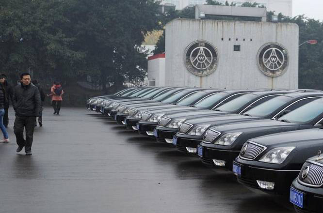 整治超标配备公车、多占办公用房所