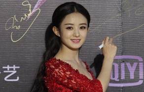 众星 冻人 亮相红毯秀 赵丽颖红裙美艳