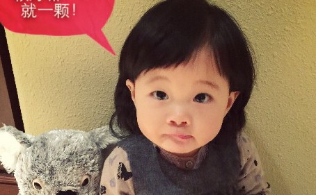 梅婷首曝女儿正面照 小卷发肥嘟嘟呆萌可爱_皮皮网 梅婷首曝女儿正面照 小卷发肥嘟嘟呆萌可爱