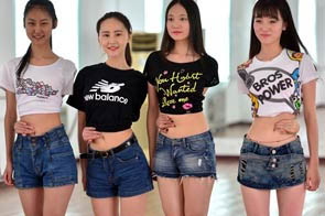 反手摸肚脐炫腹模式走红 洛阳高考<em>靓妹</em>集体秀