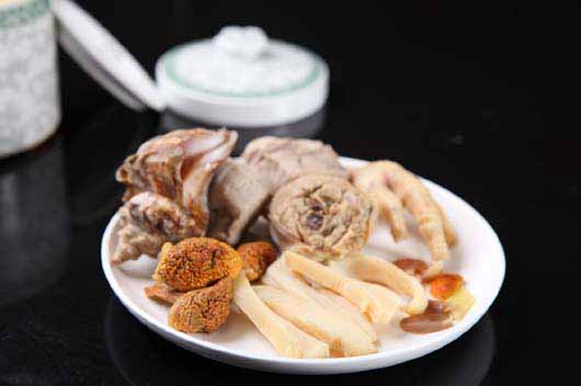松茸炖螺肉