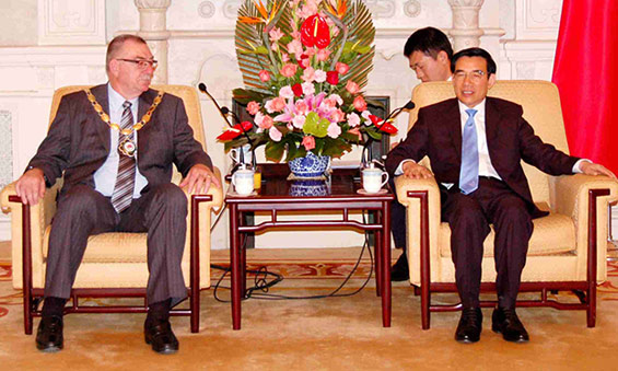 王安顺会见世界月季联合会主席