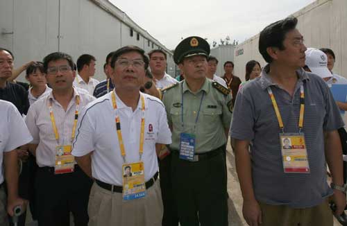 北京人大常委会主任杜德印观摩灭火疏散演练