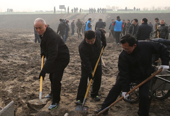 郭金龙蔡奇杜德印吉林参加清淤义务劳动