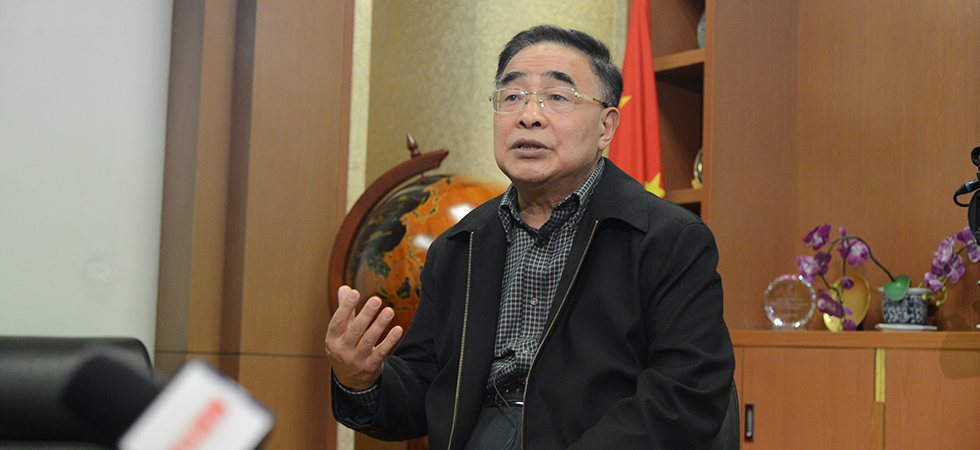 张伯礼接受新华社记者梁相斌专访