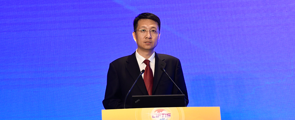 杨东起致辞