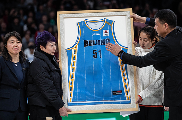 CBA常規賽：北京首鋼隊舉行吉喆球衣退役儀式