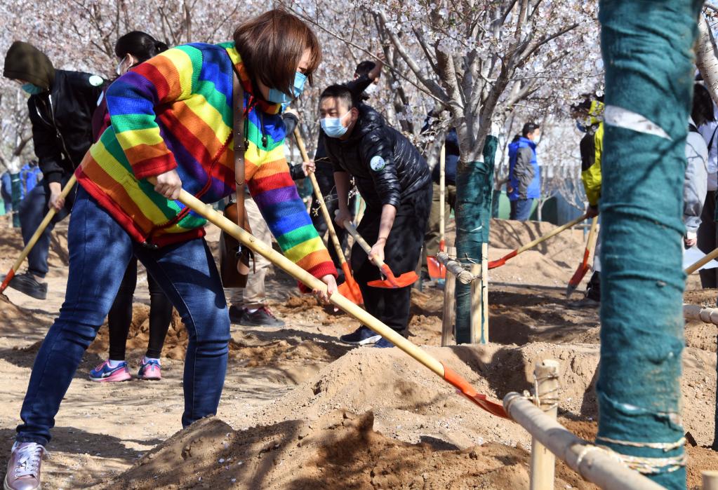 “添绿冬奥 低碳有我”主题植树活动在京举办