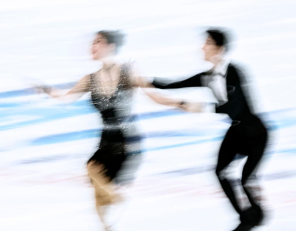 “相约北京”冰上项目测试活动举行冰舞比赛