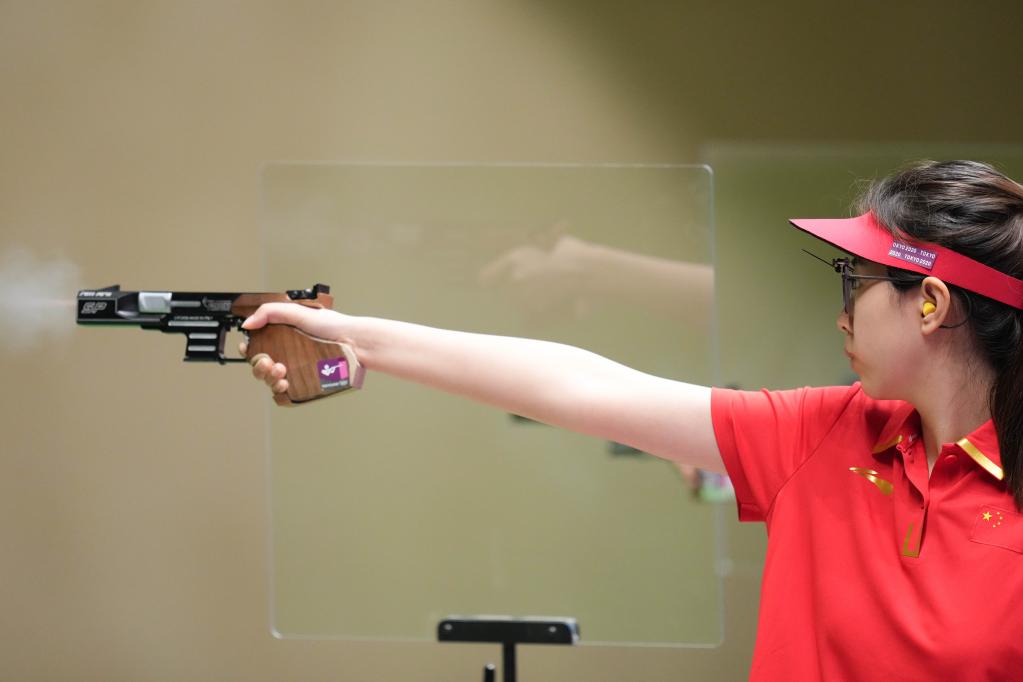 射击——女子25米手枪速射：中国选手肖嘉芮萱晋级决赛