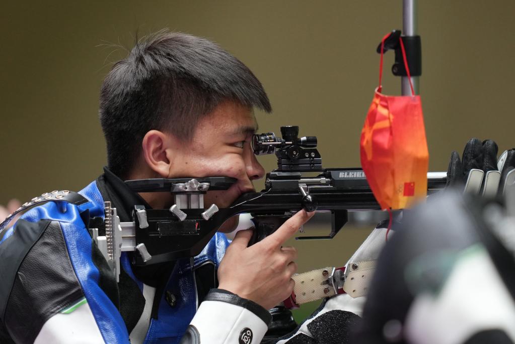 男子50米步枪三姿决赛：中国选手张常鸿夺冠