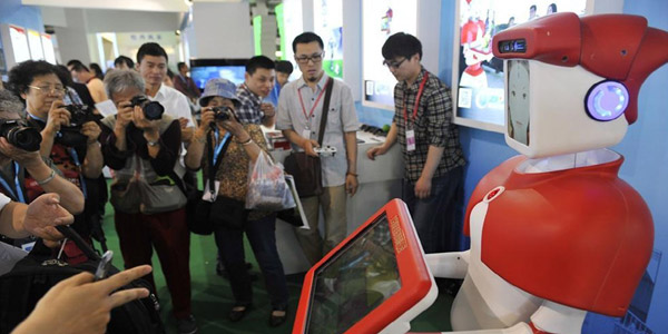 科博会&ldquo;高科技&rdquo;展品吸引观众眼球