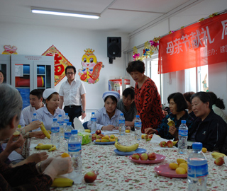 北京同济医院为社区母亲们送健康
