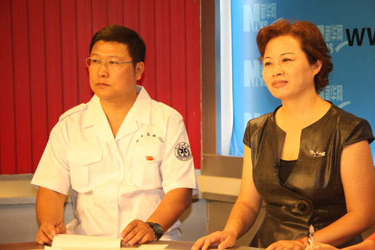 嘉宾正在接受访谈