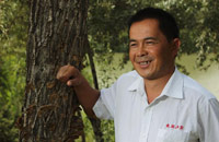 热合曼&middot;阿木提：一个人 两棵树 十七年