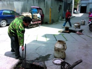 新华网北京频道-专题-地沟油流入市场 谁来为食